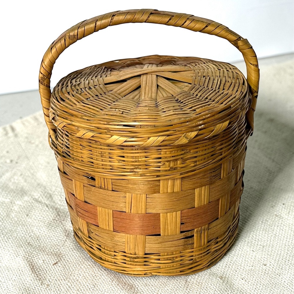 Vintage 1980s Woven Basket with Lid Rustic Farmhouse Storage Picnic Rustic